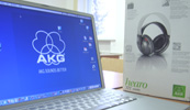  AKG